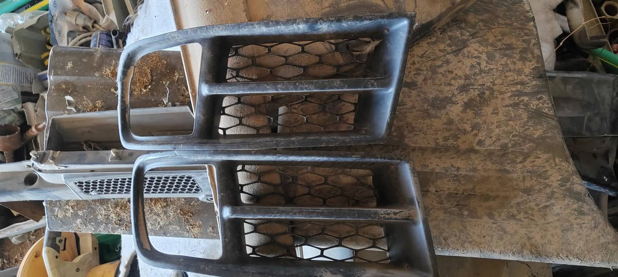 مرايه جانبيه (يمنه) وزره صفحه الطوياه
وباب اليمنه وربع وره التاير شبابيك بلاجكترات
مكاني ابو غريب ماعندي توصيل


**إذا كنت صاحب هذا الإعلان وتريد حذفه لأي سبب، رجاءا أرسل رسالة إلى الدعم الفني**