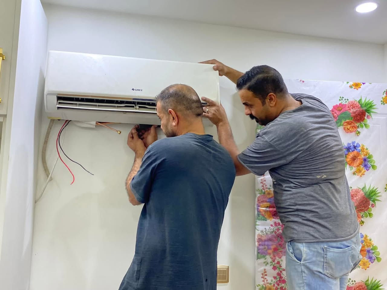 الورشة الهندسية للتبريد🔚(***********)
نصب وصيانة كافة اجهزة التبريد السبالت والمكيفات 
غسل وتنظيف  المنظومات .صيانه موقعيه في بيتك .
شحن غاز وصيانة كافة الاعطال .   نوصلك لبيتك بدون تعب على مدار ٢٤ ساعة للأتصال  او الحجز  عن طريق الواتس آب 🔚(***********)اتصال (*********** )
                    او على خاص الصفحة
