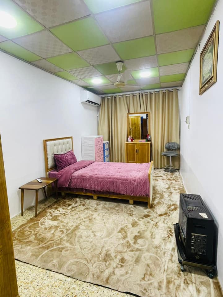 بيت للبيع 
المساحة 200م
واجهة 10م
عمق 20م
الطابق الاول غرفتين 
الطابق الثاني غرفة وهول وسطح ناصي وسطح عالي 
الموقع الجانب الأيمن حي اليرموك مقابل حديقة اليرموك 
للاستفسار ومعرفة السعر الاتصال 👇🏻
***********
***********
