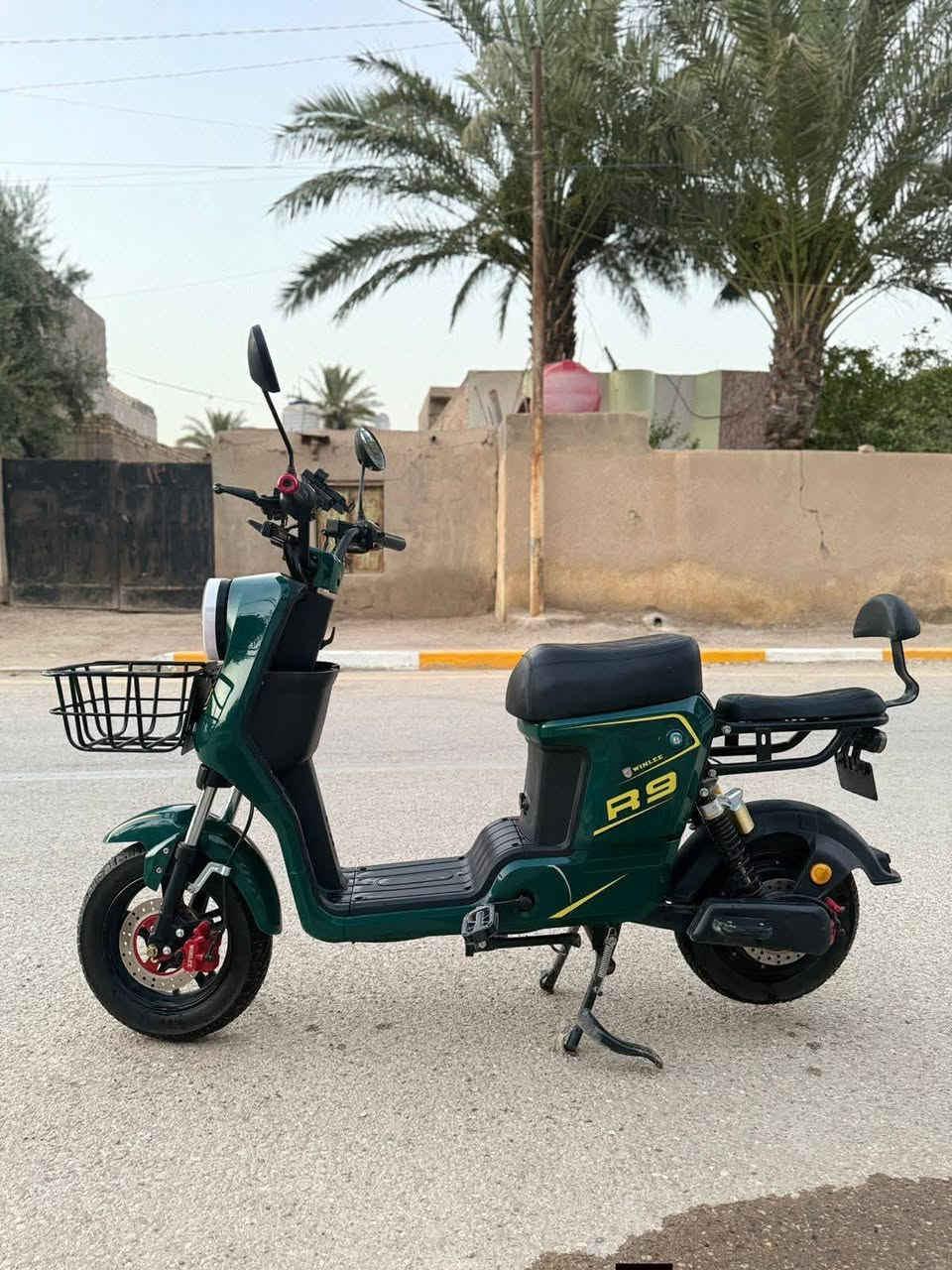 السلام عليكم R9 للبيع موديل 2025 كلش نضيفه وبطاريات مكفولة لتواصل ***********
