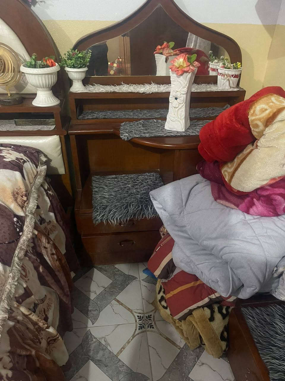 غرفه نوم للبيع بدون قنصور بدون مرايه
السعر 150
عنوان كرامه موصل
رقم الهاتف
***********
