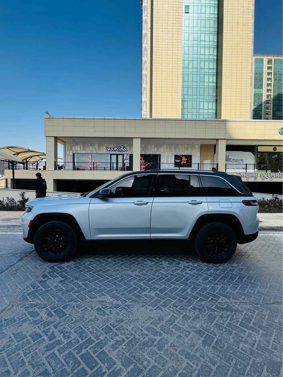 كوردي عرةبي 
jeep laredo  2023
مواسةفات لاريدو  
سةيارةيةكي زور جوان بي مةسرووف 
هةموو شتيكي بةشةرتة ئةمريكية سةيارةكة
گير و مةكينة كارةبايي بةشةرتة 
٥ بارجةي  سبوخة بي شانصي و بةتانة  ارباك سيستةمة  
مواسةفات 
 شاشة اليكتروني بةسمة شاشة گةورة دةبل اكسل اوتو ستوب اكو و جلد و كارةبايي فوليوم و تحديد سرعة كاميرا و حساس بشتو بيشي  كوشن هيتر  ، هيتر زور مواسةفاتي تر
شوين هةولير 
‏Ⓜ️0750 369 9092
كورك واتساب 
سحر 240$   مةجال 

 JEEP laredo 2023 
سيارة حلوة اعلي من صورة 
گير محرك بشرت كهربائي كولها شرت 
فوول فوول مواصفات ماحدا فتحة 
بيها  حادث ٥ قطعة بدون شانصي ارباك سيستم
مواصفات/ شاشة اليكتروني بصمة كشن كهرباءي  فورويل 4\4 اوتو ستوب  حساس امامي و خلفي كشن تتفية بعد بيها مواصفات 
مكان سيارة اربيل 
‏Ⓜ️0750 369 9092
كورك واتساب
سعر / 240$ بيها مجال قليل أربيل, العراق
