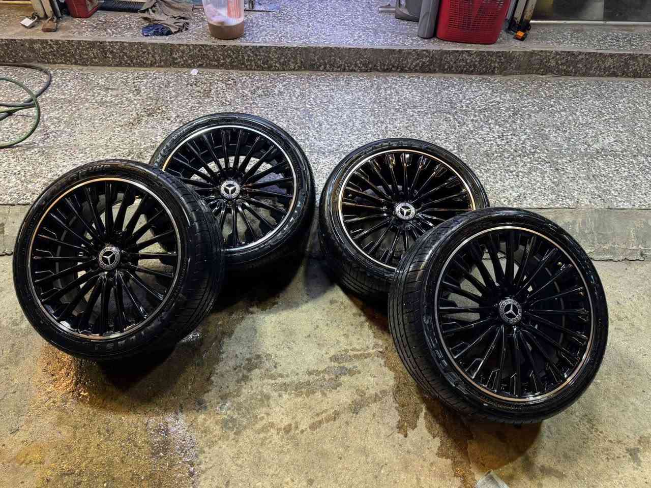 السلام عليكم
للبيع ويل مارسيدس E350 جديد مستخدم سبوع احد بي تخم تاير اطلس تايلندي جديد لوك الويل واحد بيه تصليح مبين بلحافه  السعر مليون و100 
للاستفسار ***********
