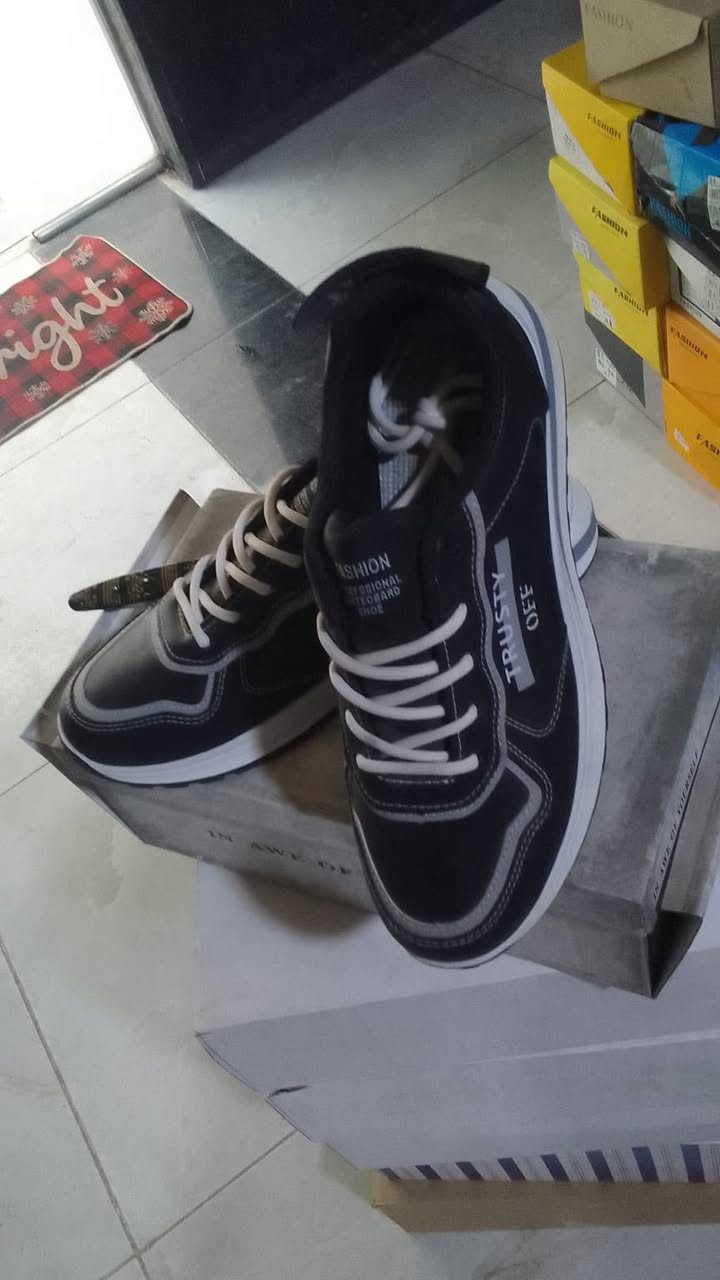 ⭕️لانبيع مفرد.. #جملةفقط⭕️
شروة احذية شبابية كواليتي عالي اوروبي 
اكثر من 25 موديل 

مقاسات من 40/45 
سعر القطعة 7 الف دينار
اقل كمية 300 قطعه
متوفر كميات

♦️شحن محافظات
اربيل :: وتساب ابو لاوند
***********
