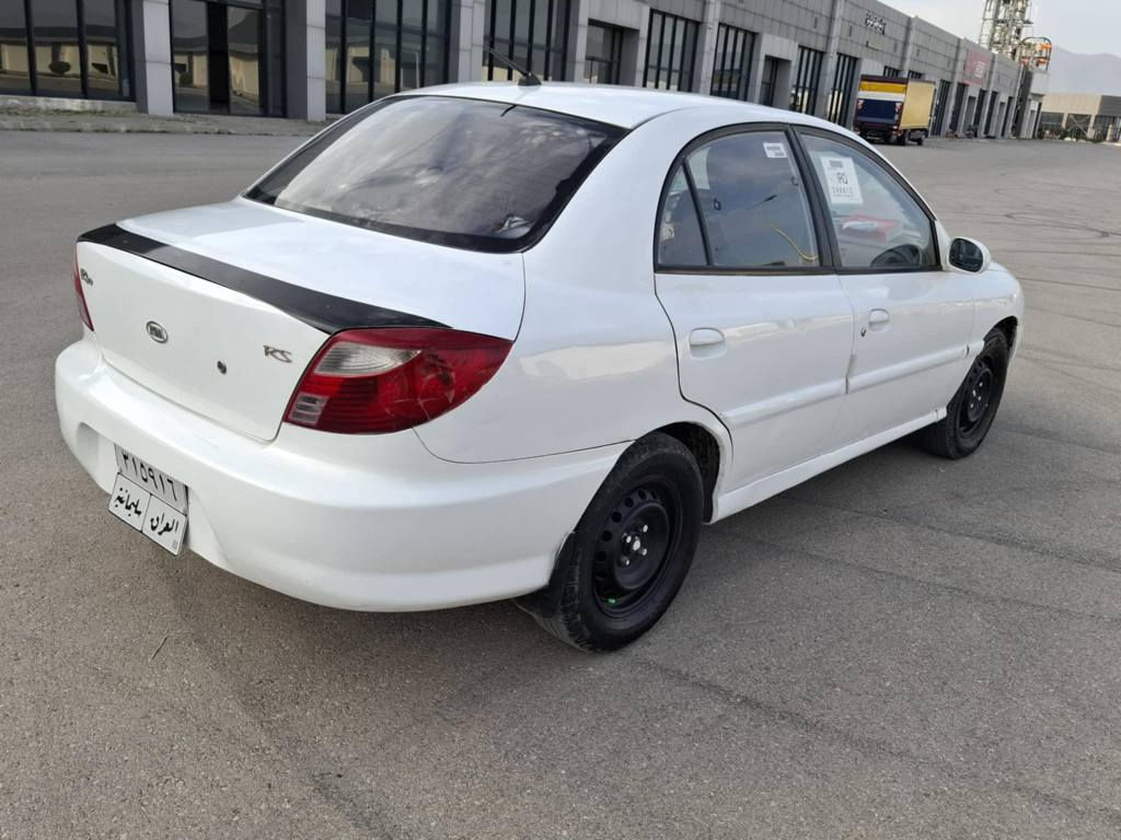 کیا ڕیۆ مۆدێل (2001) 
گێڕ عادی 
سعر (39) گەڵاو کەمێک مجال
***********
***********
گێڕو مەکینە و تبریدو تەقەو ڕەقەو کارەبای بەشەرت . زۆر پاکەو هیچ مەسرەفێکی تیا نیە . 
تبرید ساردو گەرم مەزبوت .
چوار تایەی لۆکی لەژێرە . 
هیچ دەعم و لێدرانی نیە پێش و پشتی کەپسە . 
سەنەوی تازە بەسەر چووە .
تحویل غرامە بە شەرت . 
مشتەری تیل بکە . السليمانية, العراق
