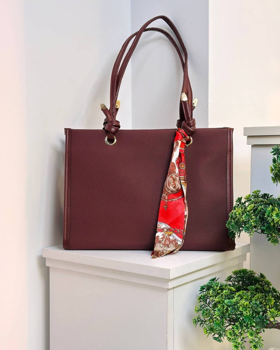 جنط نسائي 
سعر المفرد 10 آلاف دينار
سعر الدرزن 84 ألف دينار
قياس 23 × 33 سم 
واتس اب :***********
واتس اب :***********
