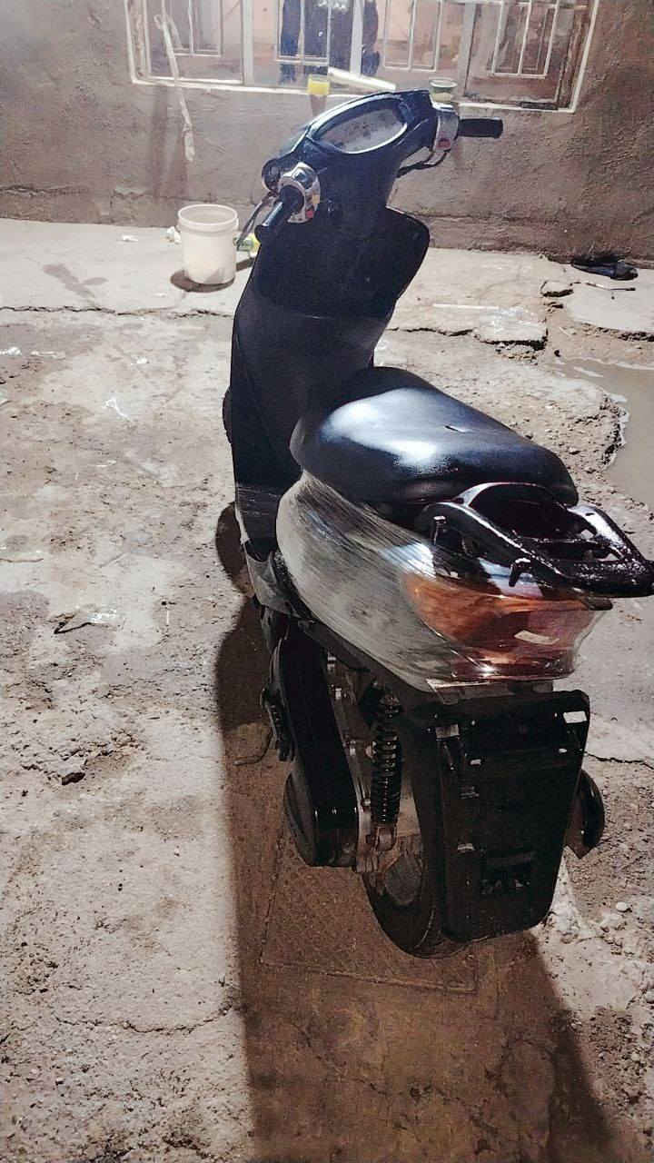 طبعا صورتهة قبل وبعد تغليف شفاف حتى تشوفون نظافه...
دراجه عصفورية 60 نظيفه تجي تفحص وتشوف
 (كوم حديد)  سعر 350 وبيهة مجال لطيبين 
مكاني البلديات  رقمي *********** واتساب
