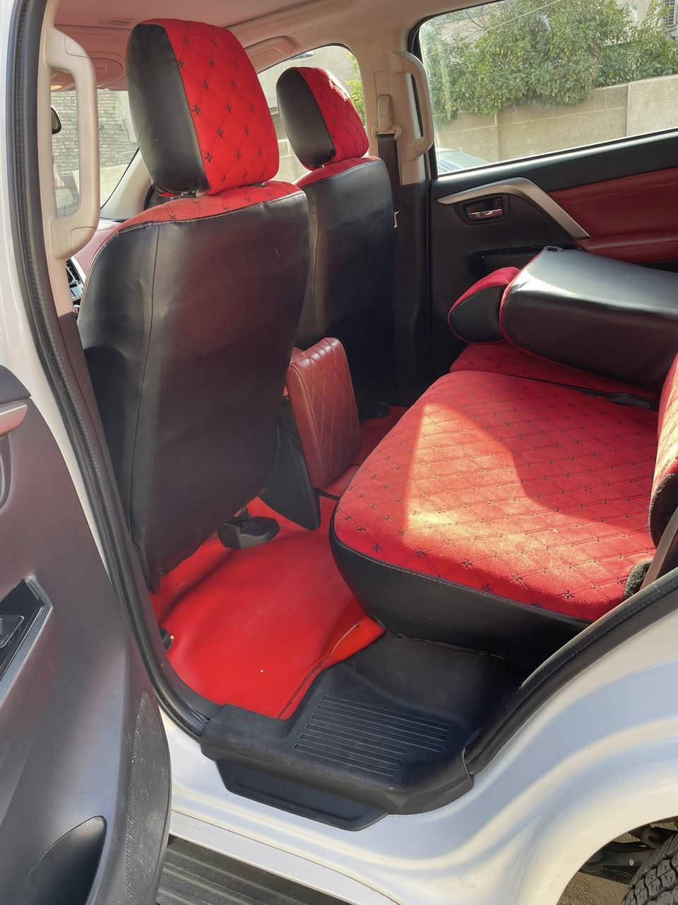 السلام عليكم اخوان،
من رخصة مدير الگروب المحترم
للبيع باجيرو سبورت ٢٠٢٠
مواصفات الباجيرو المعروفه
زائدا السياره كرسي السايق كهرباء والعداد ديجيتال 
داخل احمر
السياره بيها حادث الچاملغ الخلفي وفيديو الحادث موجود بالمنشور
ماشيه ٧٢ الف كيلو 
المكان بغداد/ الدورة
السعر دفترين وخمس ورقات وبيها مجال للجادين
للتواصل ***********
والتوفيق للجميع ان شاء الله
