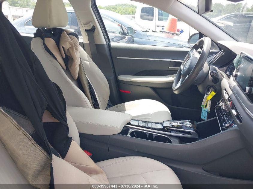 السلام عليكم
سوناتا 2023 وارد امريكي 

لون شمباني 

رقم اربيل 

هزه سنويه كله جديد 

ماشيه 27 الف ميل 

حادث تبديل جاملغ فقط لا دواخل لا ايرباك 

محرك 2500 جي دي اي  

السعر 180 ورقه وبيهه مجال 

رقم صاحب السياره فقط واتساب  ***********
