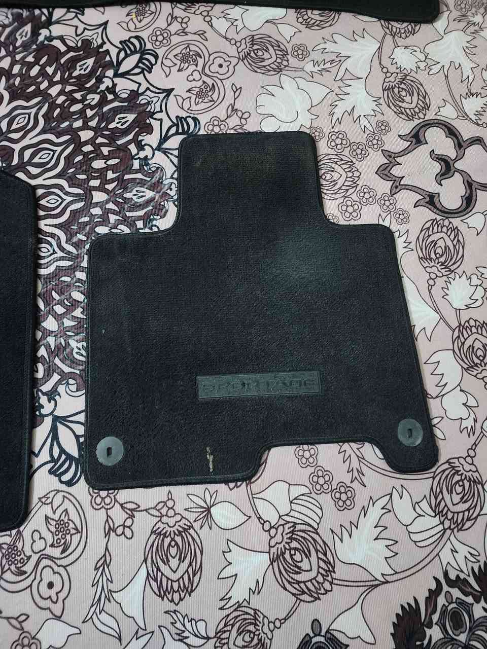 للبيع
ارضيات كاربد الاصليات 
مال سبورتج  ٢٠٢٤ الاصليات نظيفات
سعرهن ٥٠ الف مكاني بغداد السيديه 
*********** شراي يتصل بلرقم
