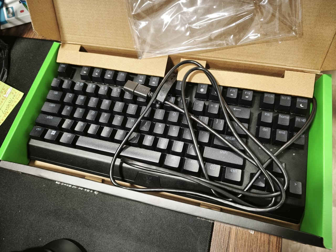 السلام عليكم،
حياكم الله جميعا،

Razer BlackWidow V3 Tenkeyless Mechanical Gaming Keyboard: Razer Mechanical Switches - Chroma RGB Lighting - Compact Form Factor - Programmable Macro Functionality - USB Passthrough 
 
الكيبورد مستعمل اقل من شهر للشغل الشخصي فقط،
يعني ما مستعمل للكيمنك،
مجرد شغل مكتبي,

السعر 110،000 وبيه مجال،
وماعندي توصيل،

العنوان: اربيل - سايدين بحركة القديم - نووسەران 

للتواصل فقط واتساب: ***********

