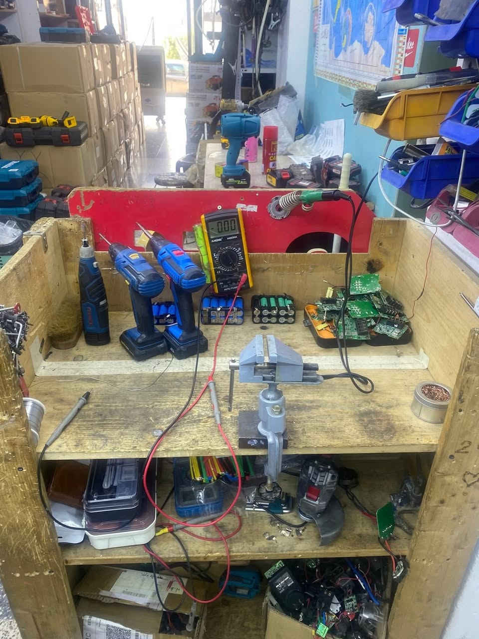 يوجد تصليح قطع غيار وعدد يدوية كل الأنواع جملة ومفرد اصحاب البيوت او المحلات وأسعار مناسبه بطاريات والعدد اليدوية بأسعار مناسبة جدا 
لأهل البيوت او تصليح كميات لاصحاب المحلات بسعر مناسب 
عنواني بغداد الحرية 
عندي توصيل 
***********
