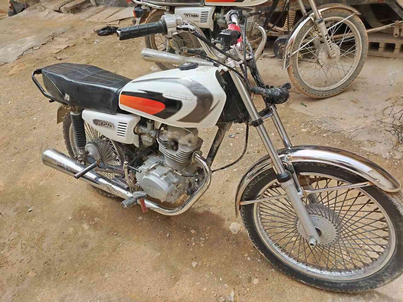 السلام عليكم درجة مديل 19كلك مكفول مكينة وكلش درجة هندر وحد ٢٢٥ وبيهة مجال مكاني كربلاء قرب مستشفى العباس الهلي ***********
