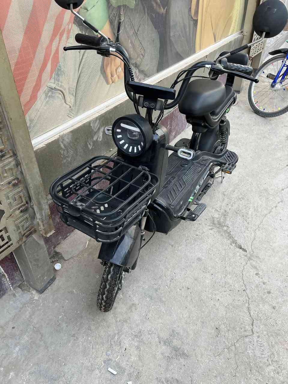 دراجه للبيع نضيفه المكان بغداد الدوره ‭0770 258 1350‬ الرقم.   السعر 275و بيهه مجال
