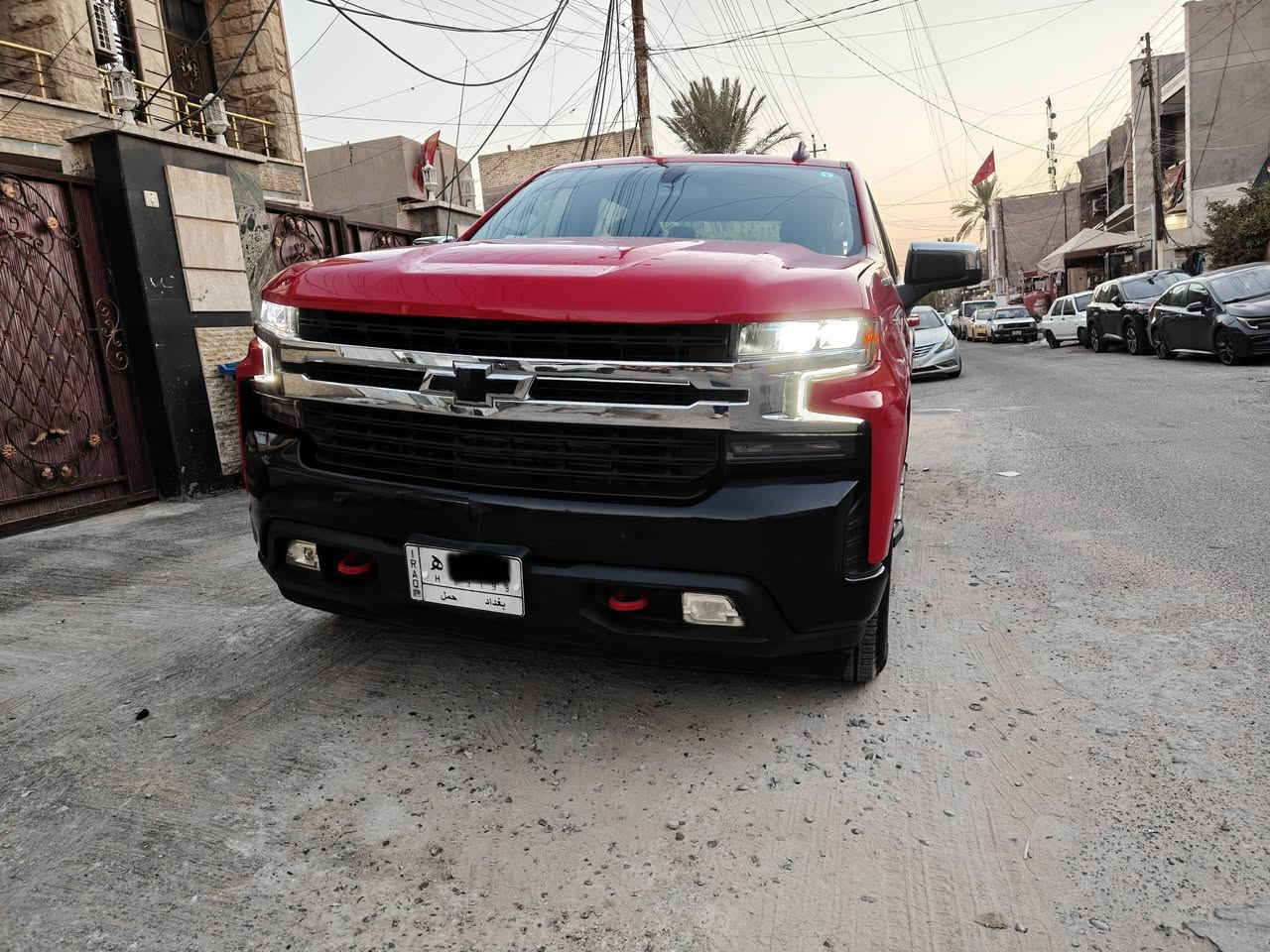 Chevrolet Silverado  2022 Red Automatic 2.7 L
سلفرادو 2022 بغداد 
ماشيه 38 الف فقط 
باب طويل بدي قصير المرغوب 
محرك 2700 تون توربو 
جدا اقتصادي وسريع 
ضرره 3 قطع بنيد.جاملغات اماميه 
وصار بيه بارد بسيط باب خلف السكن من الاسفل اثر التحميل من امريكا 
باقي السياره مكفوله بارد وصبغ 
السياره على ايد وحده من دوخله من امريكا
جاهزه بدون اي خلل او نقص 
المواصفات . . .
- بصمه . شاشه . كامرا . كشن كهرباء ومساج . فورويل . تبريد خلفي . صندوق كهرباء . غطاء صندوق بوكس . كير تعليك . تشغيل عن بعد . كامرا اماميه تسجيل 
الخ من المواصفات الستاندر 
السعر 195 ورقه قابل للتفاوض بالمعقول 
***********
