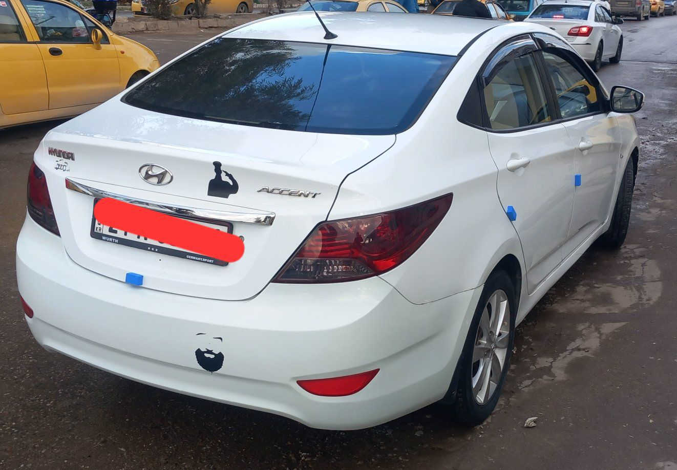 السلام عليكم..اكسنت مديل ٢٠١٢ خليجي فول مواصفات بلو..رقم دهوك سنويه جديده الى ٢٠٢٧..شرط التحويل..سياره  وضع شركه..سلايت اشاير بالمري تحكمات استيرن جهتين....كير توماتيك جامات كهرب حجم المحرك 16 دوش  بالكارتون بدون صرف بدون نفخ.. بدون رخاوه طخم تايرات وباتري وكهربائيات جديده تبريد ثلج مااعوزه اي مصرف..السياره كلين بدون صبغ.فقط مكانات بارد.السعر 115 العنوان موصل الجانب الايسر للاستفسار الانتصال على الرقم *********** او مراسلتي واتساب على نفس الرقم
