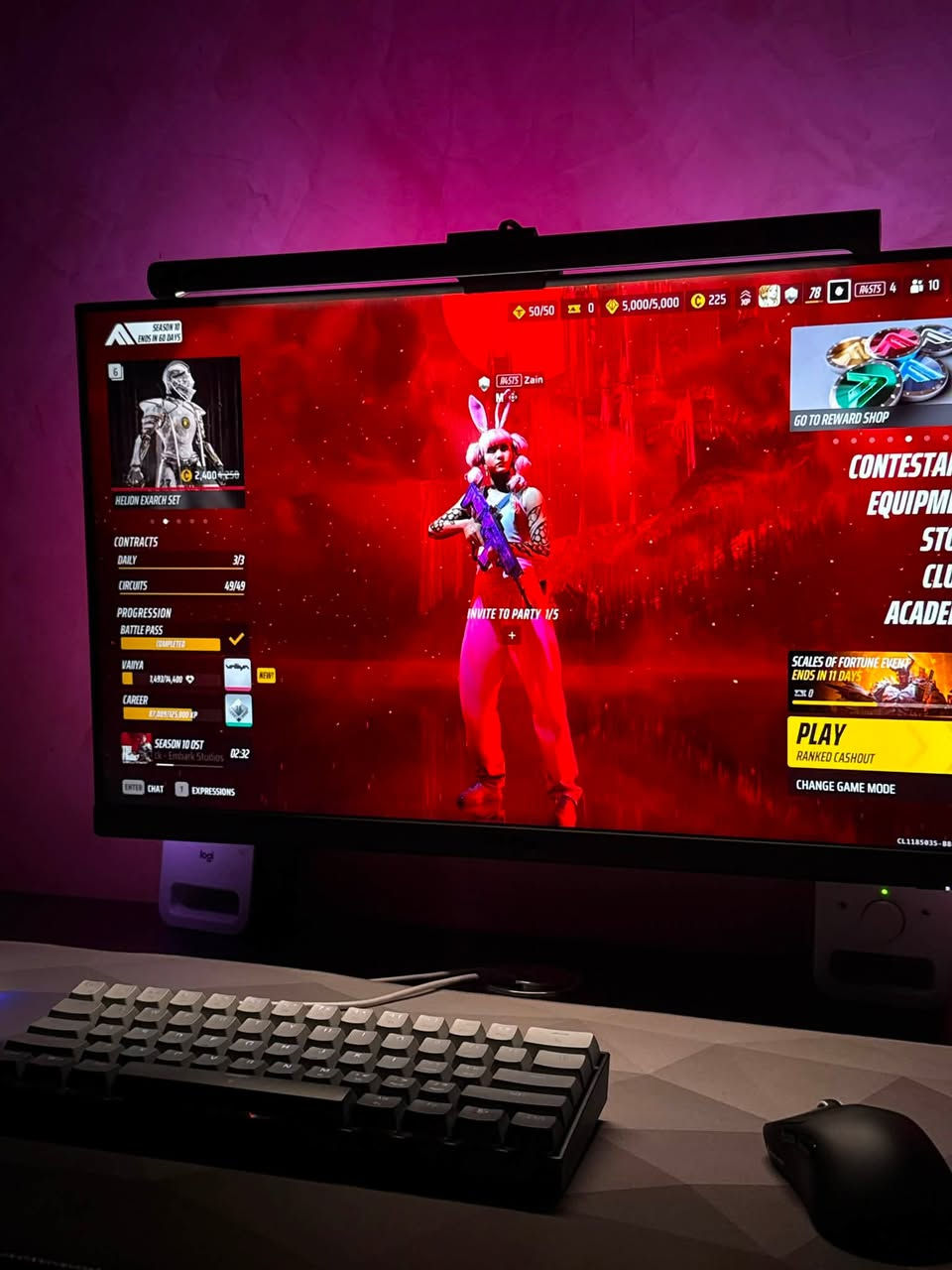 شاشة MSI G2722 للبيع

حجم الشاشة: 27 بوصة (27 Inch)
نوع اللوحة (Panel): IPS (تضمن ألوان زاهية وزوايا رؤية واسعة 178°)
 الدقة: Full HD (1920 × 1080)
 معدل التحديث (Refresh Rate): 170Hz
 زمن الاستجابة: 1ms (MPRT)
 تقنيات المزامنة: تدعم FreeSync Premium وتتوافق مع G-Sync لمنع تقطع الصورة
 تغطية الألوان: 102% sRGB / 81.64% DCI-P3
 السطوع والتباين: السطوع 250 nits / التباين 1100:1
 المنافذ:
 2x HDMI 2.0
 1x DisplayPort 1.2a
 1x منفذ خروج صوت 3.5mm (للسماعات)
 النوع: LED
ملاحظة: الشاشة سليمة ١٠٠٪؜ كل المواصفات المكتوبة شغّالة طبيعي بدون أي مشاكل لكن من باب الأمانة.. الشاشة فيها خط صغير جدًا من الأسفل كما موضح بالصورة، هل هذا الخط يأثر على تجربة الإستخدام؟ لا، ما يأثر نهائيًا لكن ذكرت هذي التفصيلة من باب الأمانة
السعر : 150.000 ألف 💥 
عندك فضول تسأل، تشوف، تتأكد، تتعامل..
راسلني واتساب وتدلل ***********

