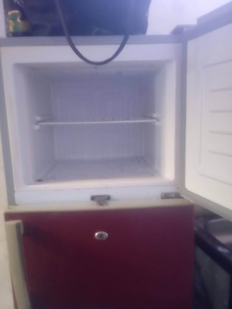 السلام عليكم عندي ثلاجه المتين استعمال قليل مكاني كربلاء للاستفسار واتساب ***********
