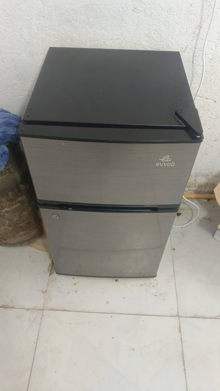 ثلاجه جديده صغيره ستعمال شهر فقط
سعره 75 الف يجي ويا جهاز حمايه شركه اتطلس
***********
