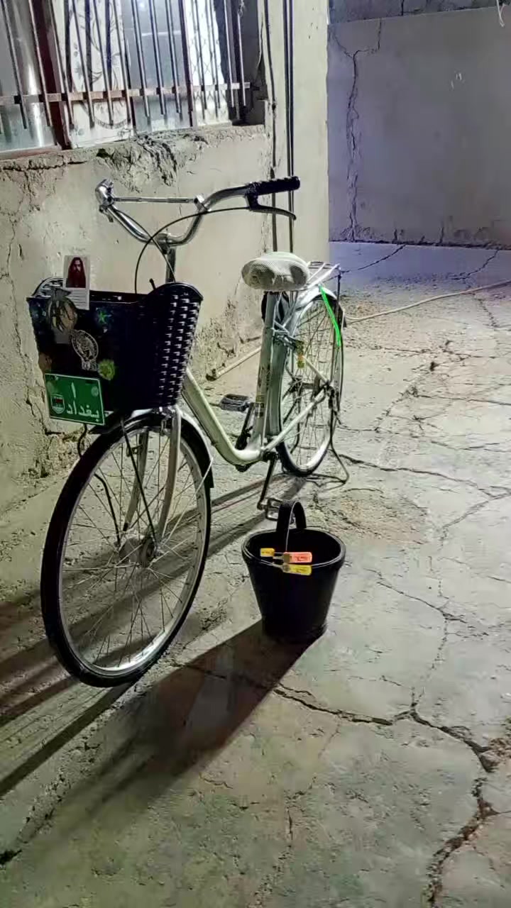 السلام عليكم بايسكل للبيع بايسكل بطه السعر 75 وبي مجال العنوان بغداد تامين فكر سلما***********
