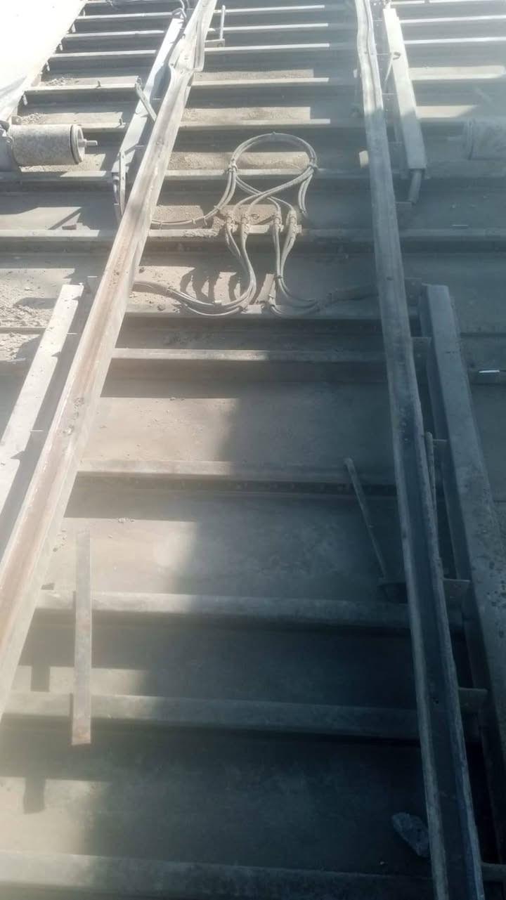 بدي كرين هينو للبيع الطول 5.65كل حديد ومغلف حديد جكر بليت وارتفاع60والسعر20$رقمي***********
