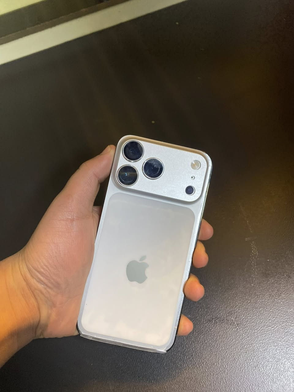 السلام عليكم
iPhone 13 Pro Max
الجهاز محور 17 برو ماكس لاصق فقط مو شاصي
مبدل شاشه فقط جي اكس النوعيه المضبوطه 
البطاريه 82 بلادي لامبدله ولا مصعده 
الذاكره 256 تك سيم 
السعر 440 وبي مجال بسيط للطيبين 

لاتصال *********** موصل حي البلديات
