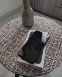 11 عادي ذاكره 128 بطاريته 70 جهاز نضافته 90/100 سعر خاص 07716098376
