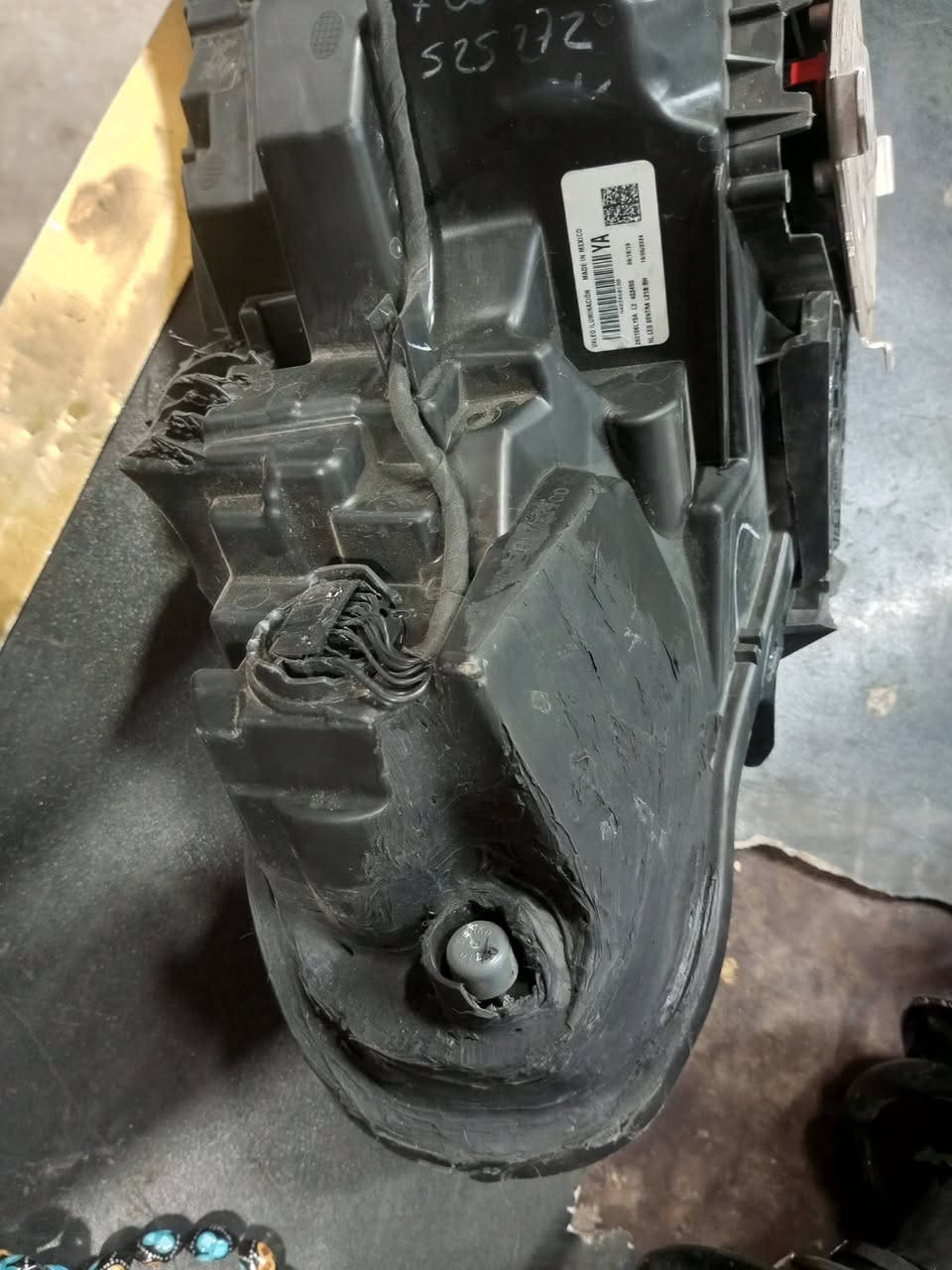 سلام عليكم
لايت ايمن   يرادله بس محوله اصلي مال SR
دبل امامي ايمن وعقل اكنشن سويج بصف عقل الكير مال سنترا 24 SR
الدبل 100الف 
العقل 300الف 
الاست 200الف 
بغداد ***********
