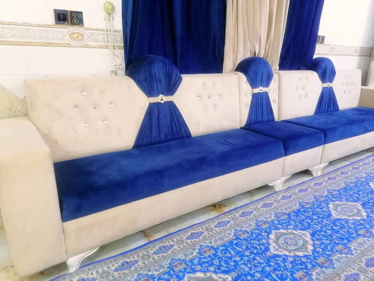 تخم للبيع 
21 مقعد مع 6 تكيات و 4 طبلات 
للتواصل ***********
