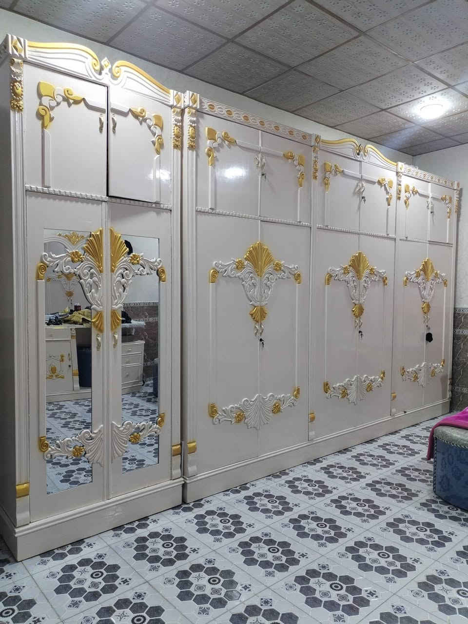 غرفه نوم مستخدمه سنه  نظافه 95% تسكام عراقي ثقيل للبيع 6 ابواب السعر مليونين و 750 وبيها مجال بسيط
 للاستفسار الاتصال ***********
