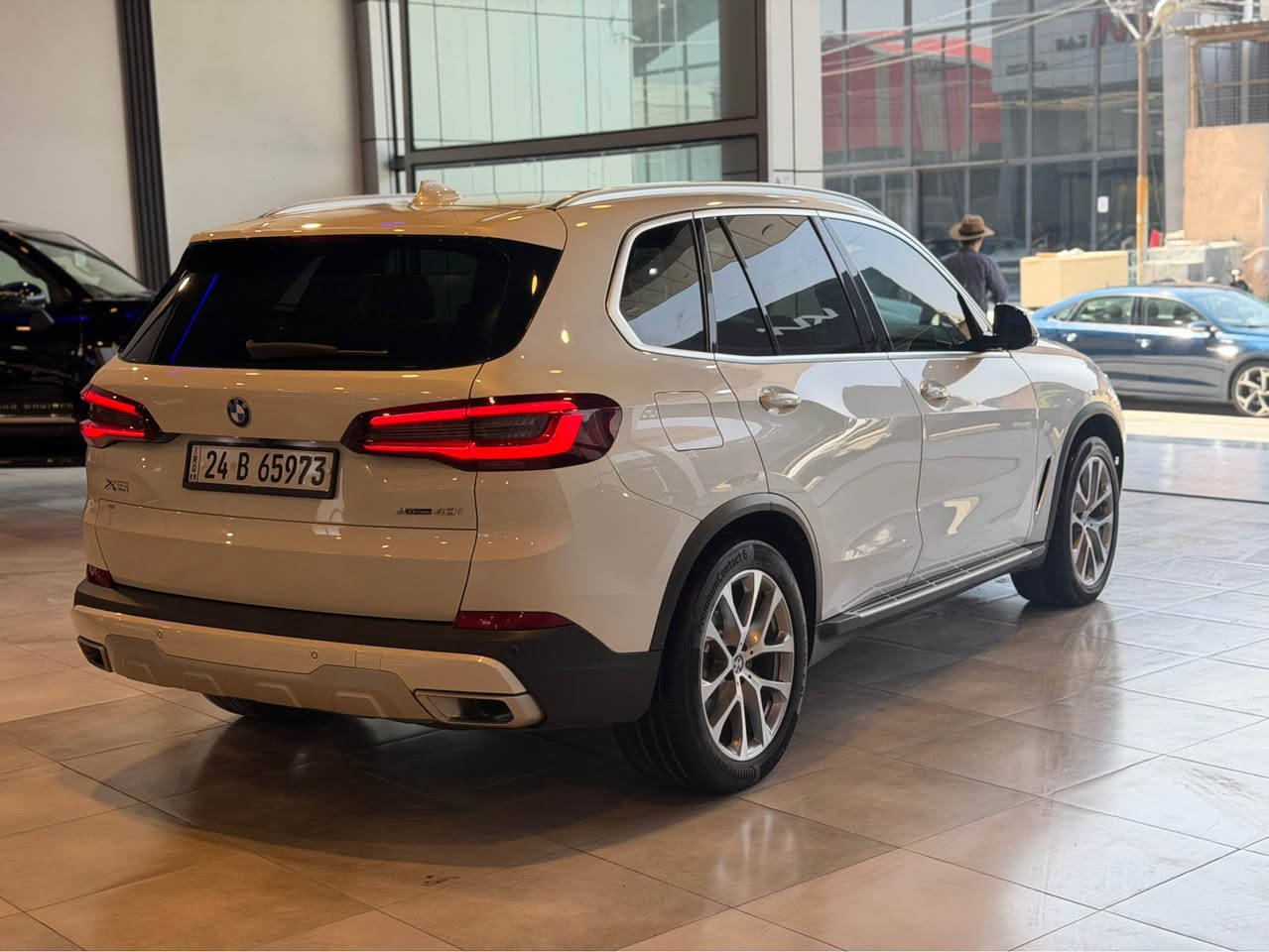 BMW X5 2023
كلين تايتل 
فول مواصفات 
لايتات ليد زينون متحرك 
حساس خلفي امامي 
رادار امامي جانبي خلفي 
بانوراما 
4*4
كشنات هيتر ميموري ديزانو 
تشغيل عن بعد 
شاشة كبير كاربلةي 
5 كاميرة 
داتاشو 
سيارة كلين تايتل بدون صبغ بدون حادث 
٣٩٣$
*********** وتس اب 
*********** أربيل, العراق
