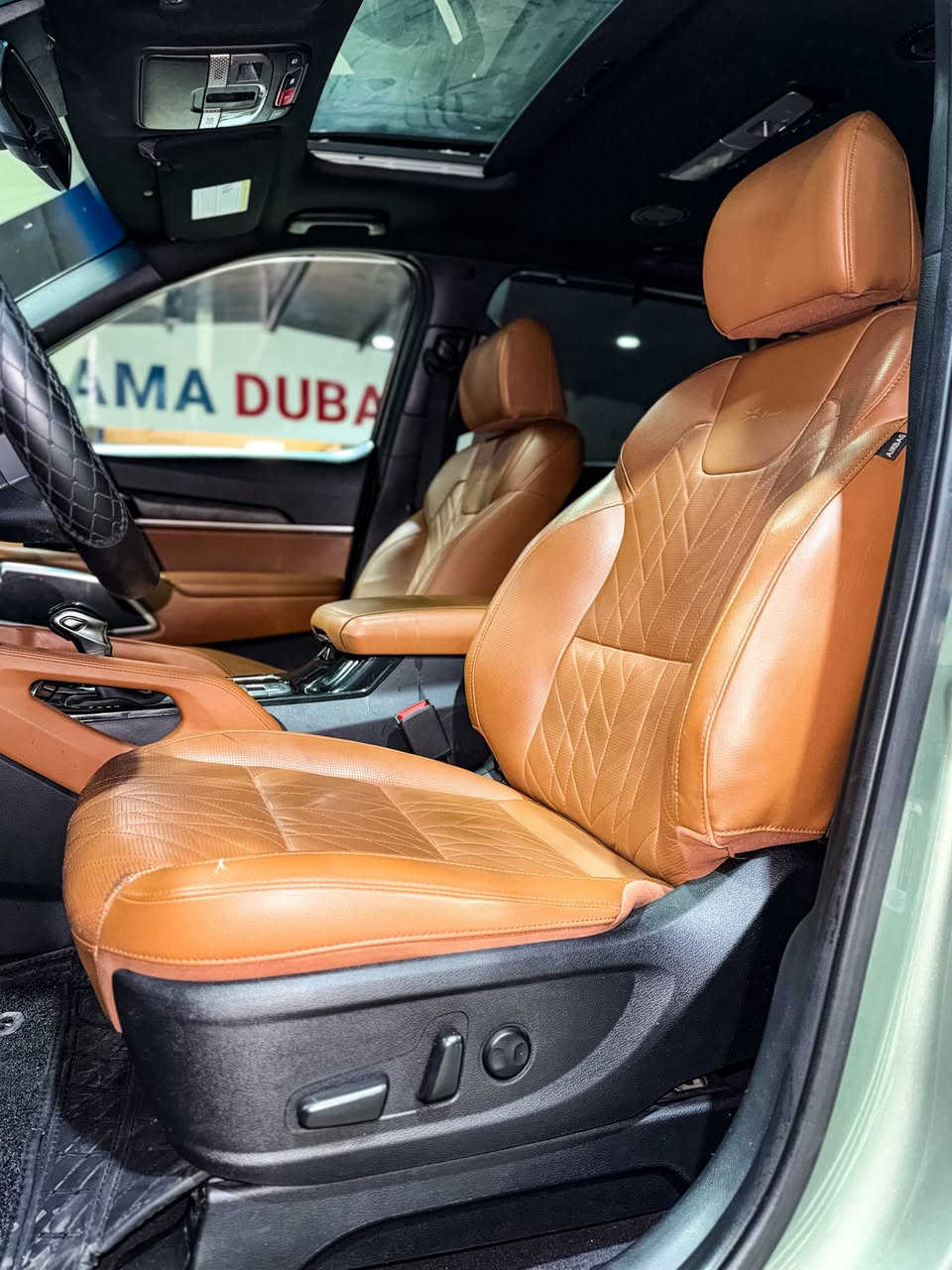 #المركبة : كيا تيلورايد EX - LINE فول مواصفات موديل 2023
#الضرر : تصليح جاملغ امامي ايسر PDR على البارد فقط
#الكفالة  : نكفل السيارة من الصبغ والتبديل والغرق
#الرقم : اربيل الحديث ( تحويل او وكالة )

#المواصفات :

▪️السيارة : #كيا #تيولارايد
▪️المحرك :  V6 سعة 3.8 لتر بقوة 295 حصانًا
▪️حجم الويل : ويل كب حجم 20 اصل مع طقم تايرات بحالة ممتازة
▪️شاشة لمس كبيرة مقاس 12.3 بوصة
▪️مصابح امامية زنون
▪️بصمات عدد 2 للأبواب مع بصمة جنطة وبصمة تشغيل وتشغيل عن بعد
▪️شاحن لاسلكي ( واير ليس )
▪️رادار امامي مانع تصادم
▪️حساس خلفي اصل
▪️تحذير الخروج عن المسار
▪️تحذير النقطة العمياء
▪️مقاعد تبريد وتدفئة
▪️تدفئة مقود القيادة
▪️كامرة خلفية دوارة اصل مع الستيرن
▪️تحكم فول كهرباء لكرسي السائق والراكب
▪️ذاكرة كشن لحفظ وضعيات الجلوس ( ميموري )
▪️سستم صوت
▪️تشغيل عن بعد
▪️صندوق كهرباء
▪️صف ثالث من المقاعد 7 راكب
▪️اوتو هولد 
▪️تحكم ستيرن جهتين بلوتوث وحاكية وكروس سرعة وتحكم صوت 
▪️نظام ABS مانع انزلاق
▪️السيارة جديدة وبوضع الشركة.

السعر المطلوب : 294 ورقة مع المجال.

 
الاتصال على : ***********

معرض سما دبي لتجارة السيارات والمزادات الامريكية
النجف - المدينة المائية -مقابل حي الجامعة

ولمشاهدة المزيد من السيارات الخاصة بمعرض سما دبي  للسيارات الامريكية زورو موقعنا على الرابط التالي:

‏https://m.facebook.com/معرض-سما-دبي-لتجارة-السيارات-والمزادات-الامريكية-109437940947714/?ref=bookmarks
