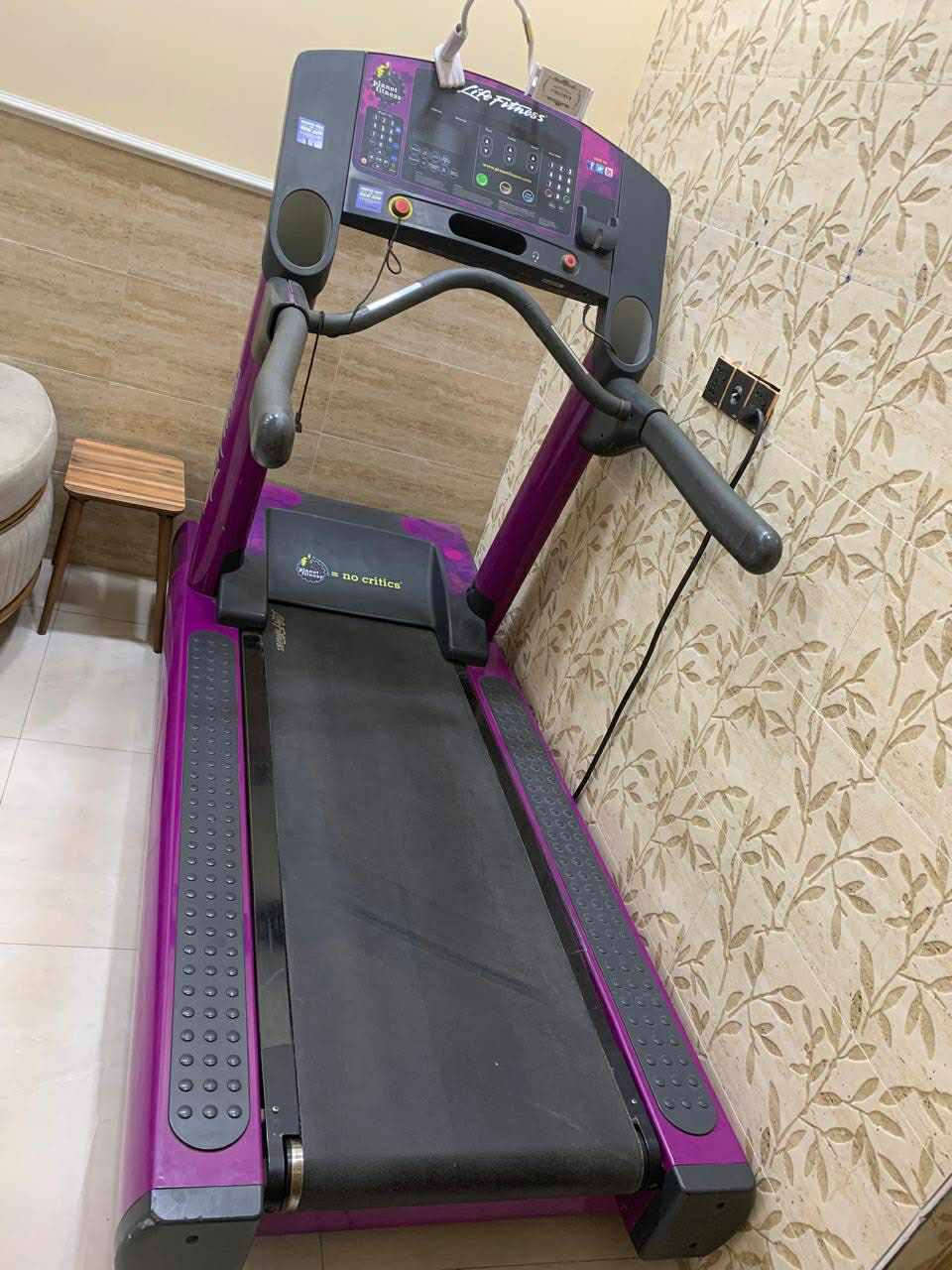 السلام عليكم

جهاز جري life fitness مستعمل نضيف مكان بغداد/البلديات

***********
