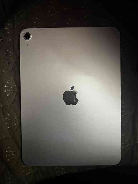 ايباد  11 لون سلفر (ابل)
ذاكرة 128
 🔋بطارية 100 جديد 100‎%‎
🔁عدد الدورات 54
كارتون وغراضة كامله
650 وبيه مجال 
التواصل : ‭0777 172 8198‬
