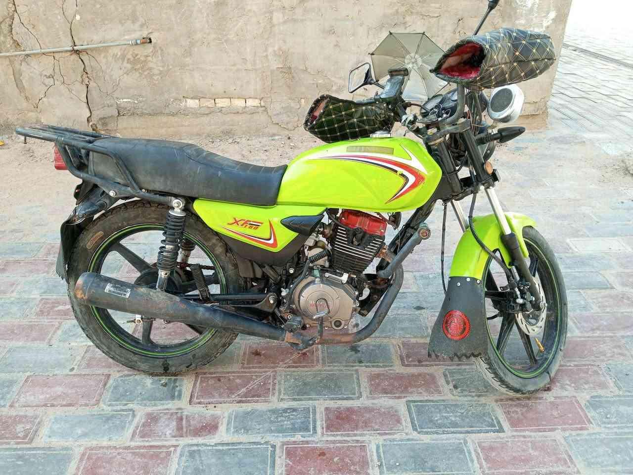 شاينيك موديل 23 اوراق استنساخ بيها بليته 
جانت متروكه فأكو اماكن بيها زنجار قليل محرك زيرو مكفول بعده نشيط نضافه 95 بالميه كهربائيات كلها شغاله نكره سلف وهندر للاستفسار ***********
السعر 650 او مراوس بدايون حتلو كلك
