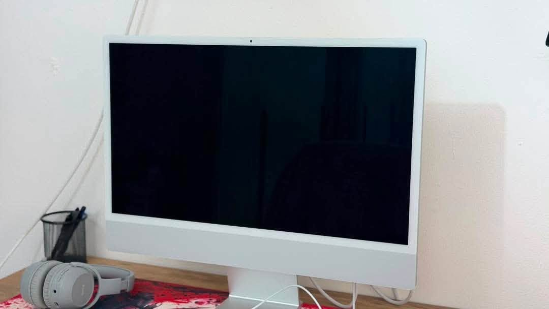 السلام عليكم حاسبة i mas
المواصفاتات كاملة 
24 inch 4k 144h
M1 10 core 
Ram16
Hard 512
السعر مليون و100وبيها مجال 
الاستفسار على هاذ الرقم 

***********
