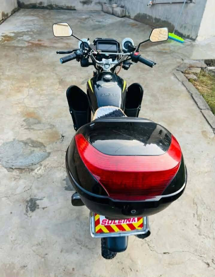 السلام عليكم موطور سيفان 25
مامفتوح شرط كهرباياتو كلها شقاله محركو نضيف بي منفيس بصمتين 
السعر 700 🌹***********
