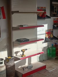 رفوف • خشب • حديد