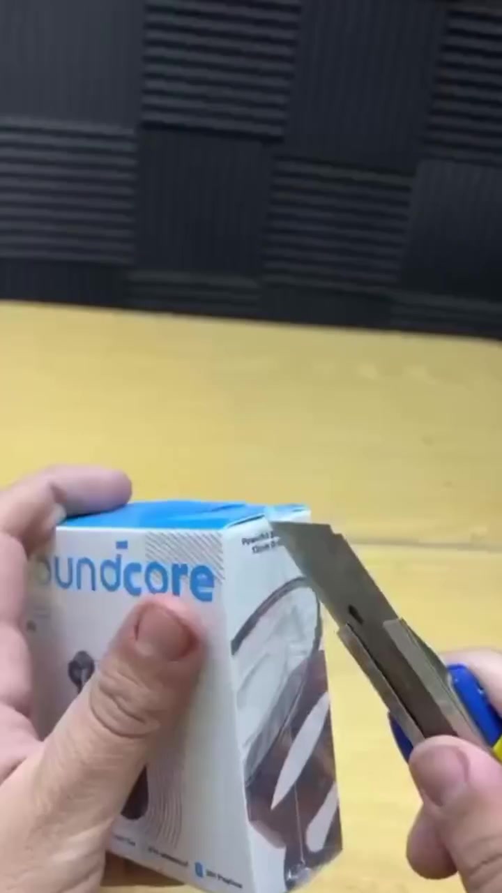 Soundcore i66
هل تبحث عن المزيج المثالي بين الأداء القوي والتصميم العصري؟ سماعة Soundcore i66 من Anker هي رفيقك المثالي في كل مكان. بفضل تقنية BassUp وتصميمها الأنيق باللونين الأسود والأصفر، ستحصل على صوت نقي وباس عميق يهز حواسك! 🚀
✨ أبرز المواصفات المميزة:
صوت فائق الجودة: مكبرات صوت داخلية قوية مدعومة بتقنية BassUp لتعزيز النغمات المنخفضة وتجربة استماع غامرة
السعر 25،000الف فقط


**إذا كنت صاحب هذا الإعلان وتريد حذفه لأي سبب، رجاءا أرسل رسالة إلى الدعم الفني**