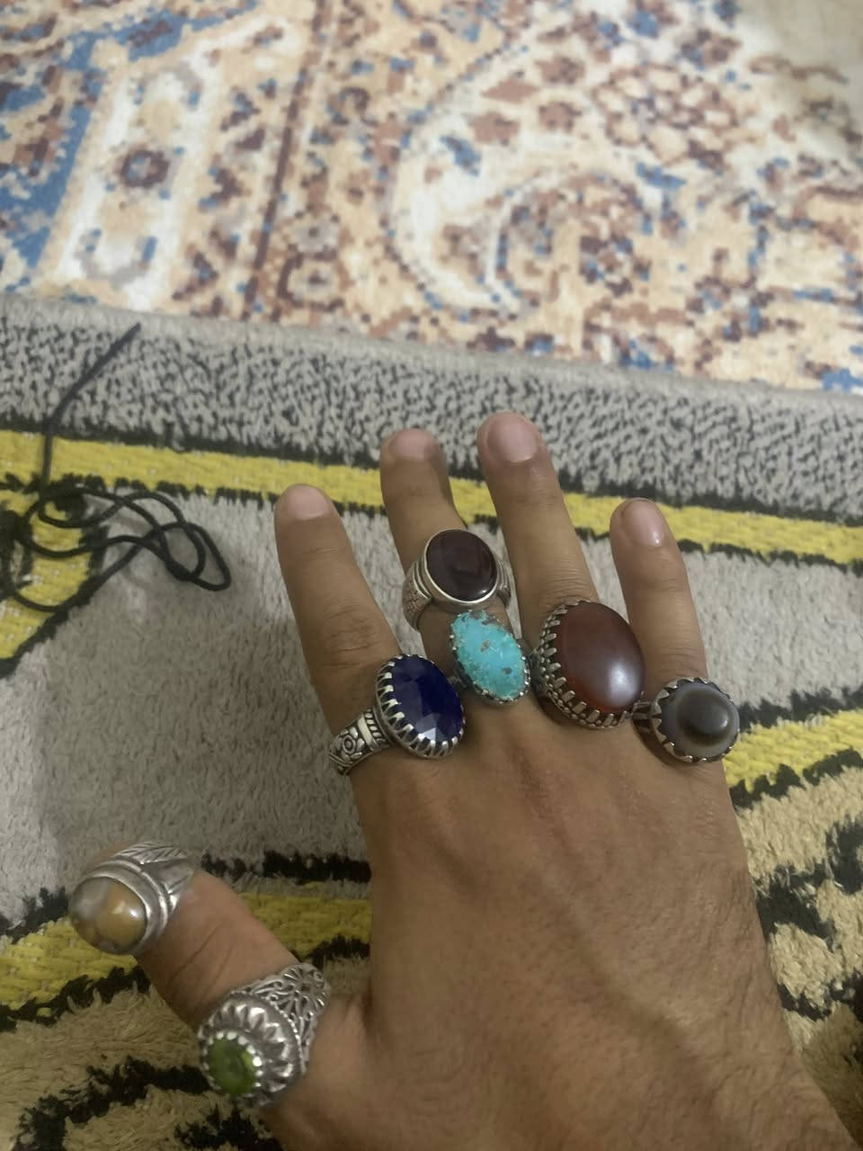 سلام عليكم محابس فضة البيع العدد 7السعر بل خاص متواجد فيس وتساب وتوصيل موجود جميع محافظات العراق ***********
