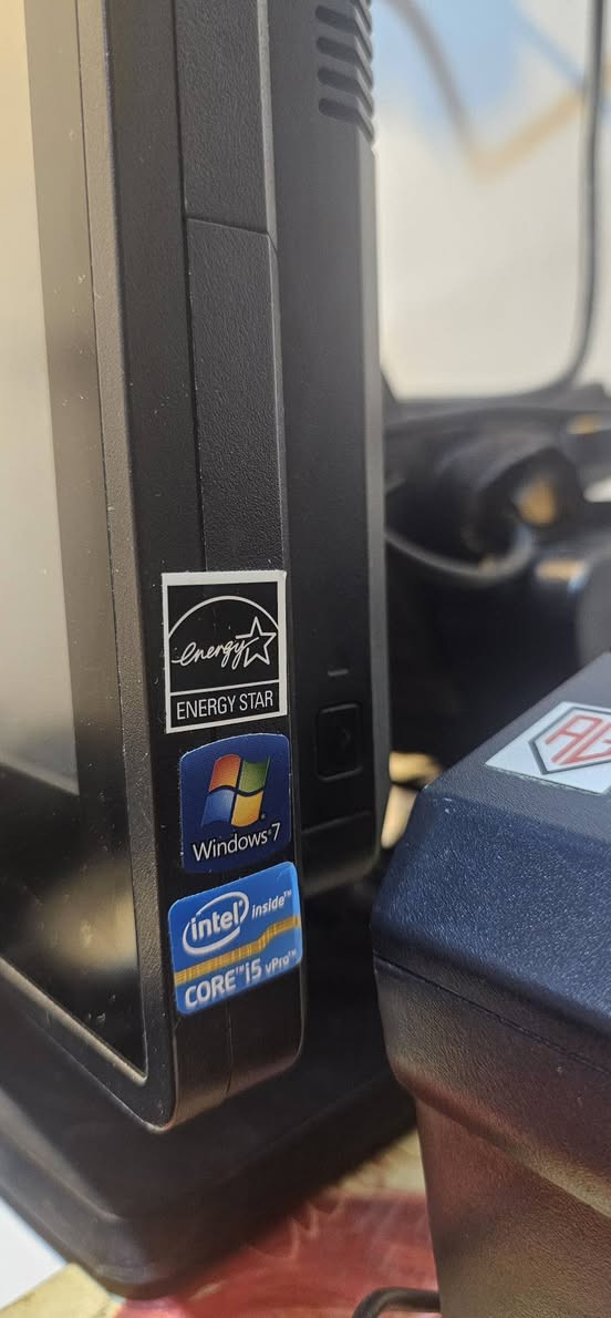 حاسبة كاشير للبيع مع كامل الملحقات  السعر ٢٠٠ الف البصرة شط العرب ***********
