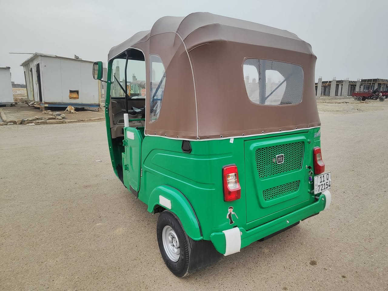 السلام عليكم مرخصة مدير الكروب تكتك موديل 2021شهر 12 بيهة دوستين خلفية معمرة والباقي مكفول محركهة مكفول 
مكاني بغداد مدينة الصدر تقاطع كسرة وعطش 
رقم الهاتف ***********
