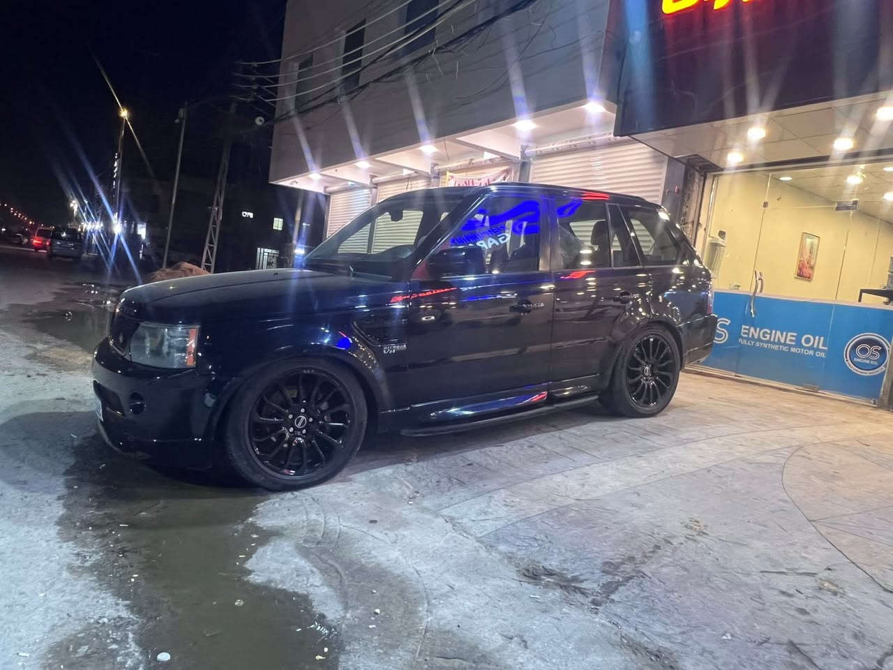 سلام عليكم للبيع رانج روفر سبورت HSE موديل2009  مكفولة رقم بغداد بدون اي حادث صبغ باب السايق فقط  محرك وكير مكفولات السيارة نظيفة جدا جداً على وضع الشركة 

المواصفات
1- رانج روفر موديل 2009 
2- محرك سوبر مكفول بانزين عادي 
3- لايتات حلقية زينون 
4- كشافات امامي زنون 
5- حساسات امامي خلفي اصل 
6- مع بصمة تشغيل
6- دوسات جانبية اصل 
7- صندوق خلفي شفط 
8- كاميررا خلفية بلادية اصل 
9- تخم تاير جديد قبل شهرين شديته 
10- جكات خلفي امامي 
11- جامة خلفية فتح كهرباء
12- غرفة السيارة نظيفة جداً
13- شاشة دشبول اصل للتحكم 
14- فول تحكم ستيرن مع شفتات للستيرن
15- كشنات فول كهرباء تحكم بالحركات 
16- كشنات  جلد 
17- ثلاجة داخلية 
18- ماوس تحكم لوضعيات القيادة في السيارة 
19- سايد بريك بصمة كهربائي
20- سلايد روف قمارة 
21- شاشة لعرض اعطال السيارة والصيانه 
22- السيارة ماشية 100الف كيلو متر حقيقي 
23- وباقي المواصفات المعروفة بالسيارة الغنية عن التعريف 
سنوية بأسمي هزه جديده ابيع تحويل مباشر 
السعر ((135))
مكان بغداد ***********
