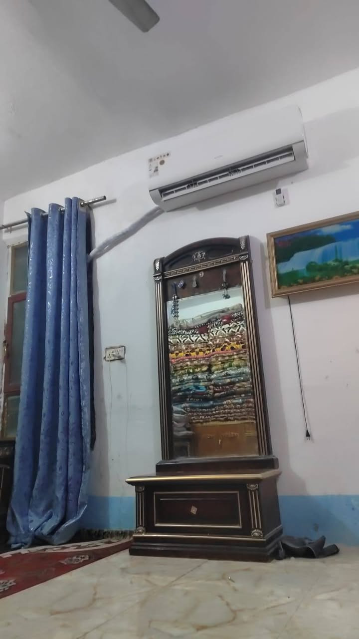 يالله سلام عليكم بيت البيع ميت متر للبيع عمود 170مغابيل قريت عرفه وصاله ومطبخ ستغبال عايز بورك حمام داخلي وخارجي *********** البيت حالين طالعين عنه ونريد نبيعه جد مناسب
