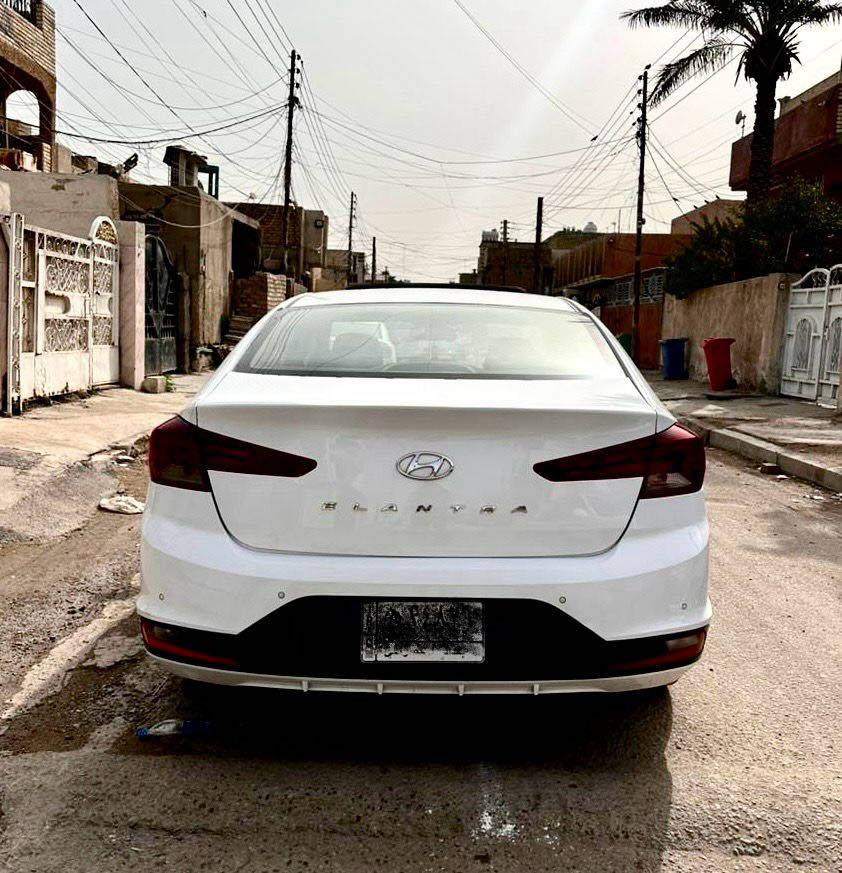 السلام عليكم
النترا 2020 خليجي

فول مواصفات للاخير....  1/1

فتحه سقف 

بصمة ابواب 

بصمة تشغيل

حساس امامي 

حساس خلفي

تبريد قطعتين 

مكينة 2000 دوش 

صندوك ذكي 

فول تحكم ستيرن

شاشه

كاميرا خلفيه 

مري شفط

اشاره بالمرايه 

ثلاث انظمة قياده ( ايكو - سبورت -  - نورمال )   

سنوية  بإسمي تحويل مباشر
السيارة بيهة نص بنيد صبغ واني ابيع بنيد كامل (بدون دواخل)

السعر 157 ورقة

السيدية تقاطع درويش
***********
