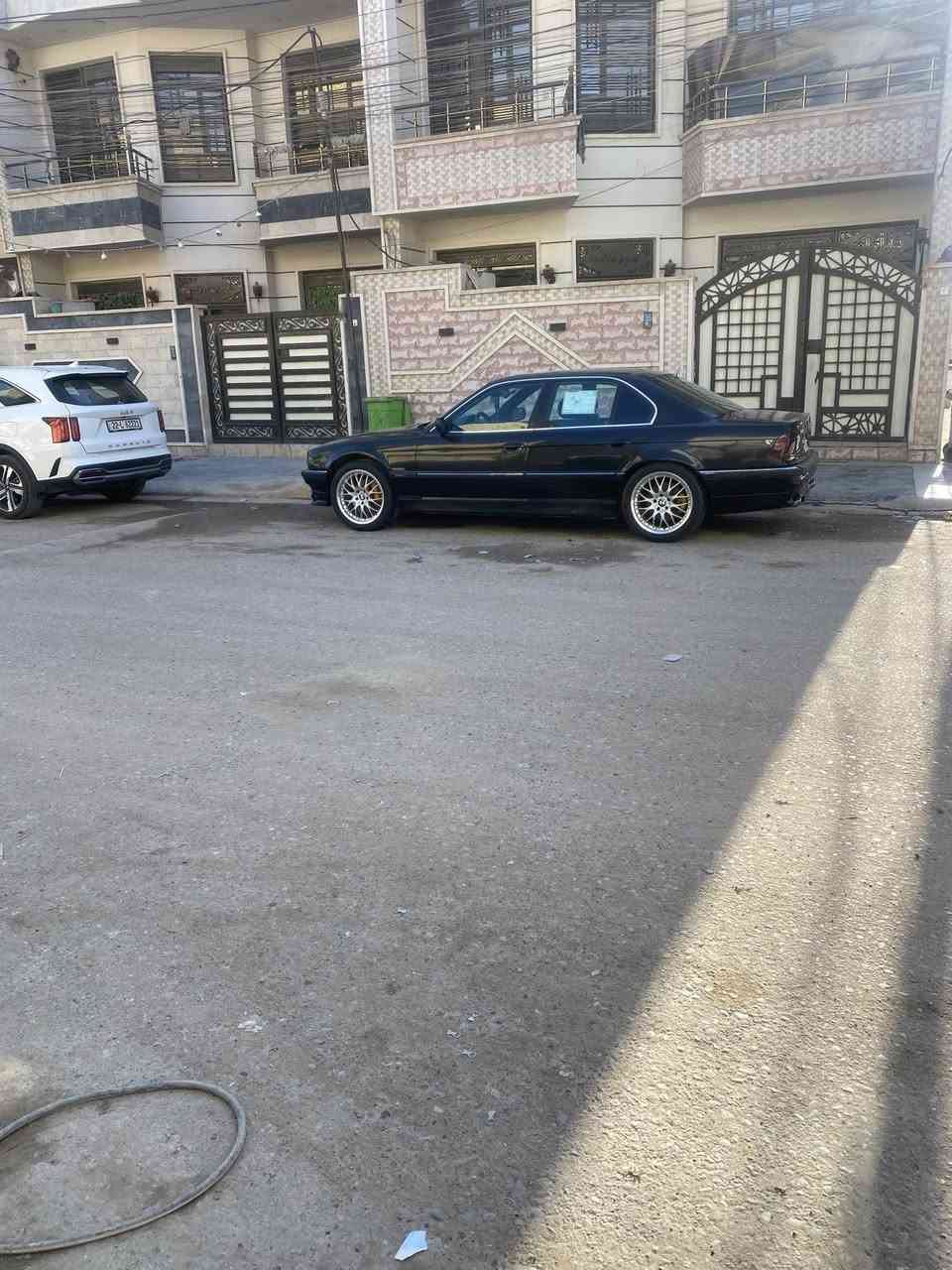 السلام عليكم للبيع فقط موديل 96  735 8vكيرتبترونك كيرومكينه مكفولات لون اسود داخل اسود صبغ جماليه فقط سياره بلاديه محد لاعب بيه سلايت جام مري شفط ويل كرن الغزال طخم تاير سياره بغداد  سنويه جديده تحويل مباشر سعر 85 وبيه مجال مكان بغداد الامين تواصل ***********
