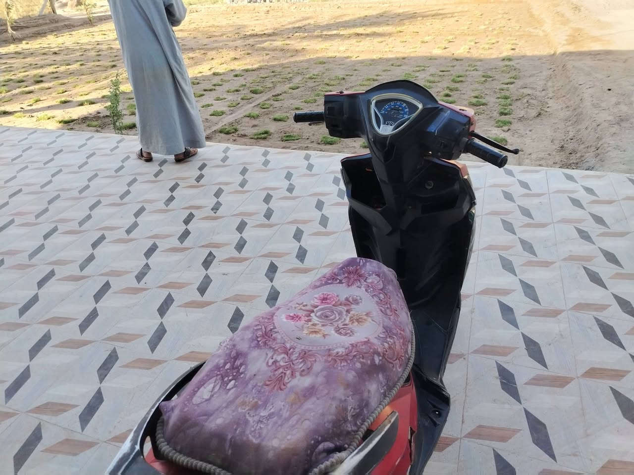 سلام عليكم دراجه اتو للبيع سكنس  كلشي بيه جديد كابرىيته جديد محرك مجفت جديد شغل مضبوط تاير خلفي جديد فيت بم جديدكهربايات شغاله ولكفرات كدامك الاستفسار واتساب *********** اتصل وبيك خير وتدلل
