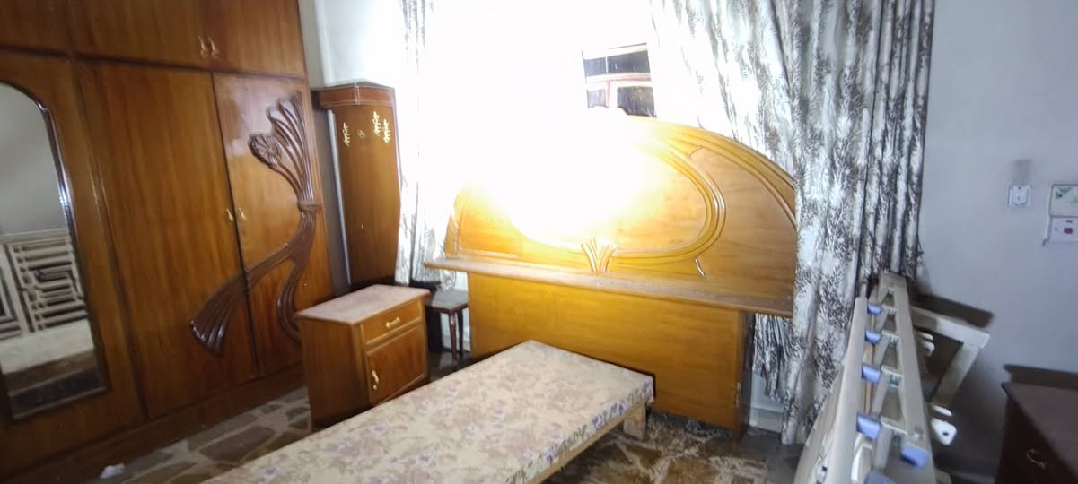 سلام عليكم غرفة  عراقية تزكام ملحق نضيفة صاج 
للبيع سعرها 600 بيها مجال *********** واتساب

