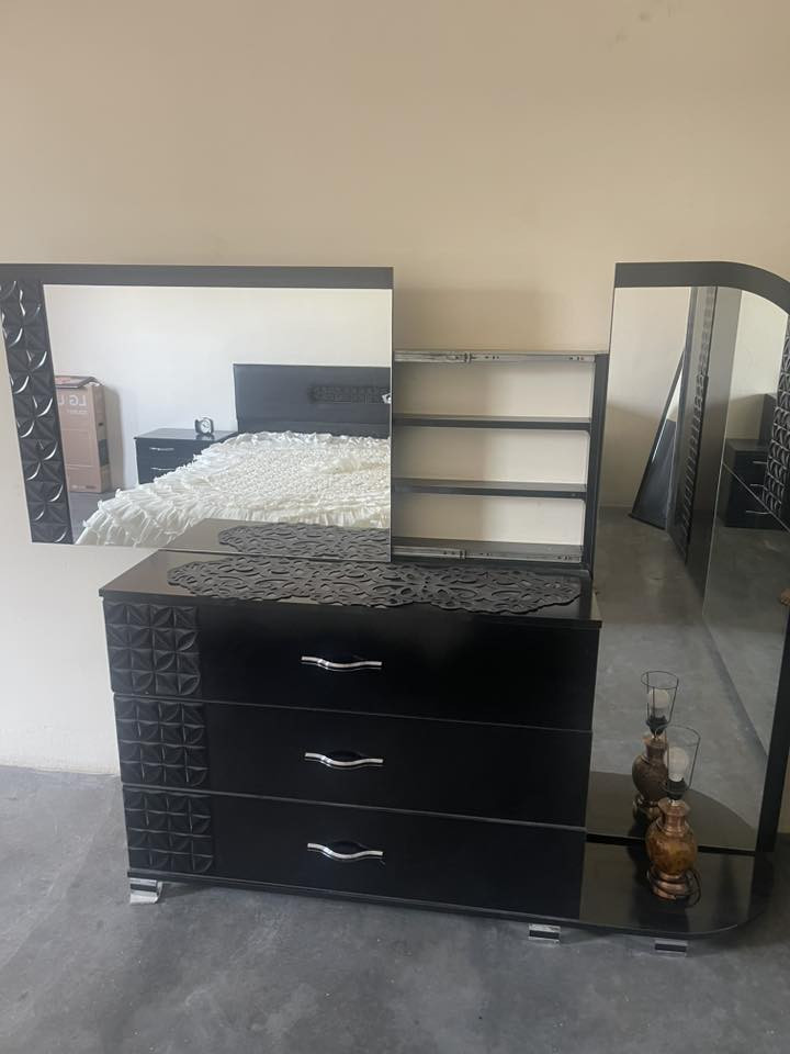 غرفة نوم للبيع جديد سعر ٥٠٠ بي مجالهـ*********** عنوان حي عسكري
