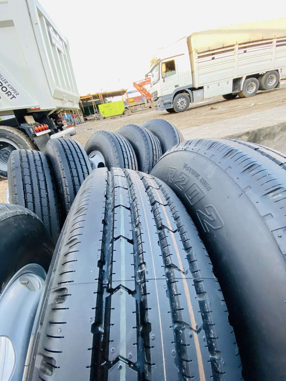 السلام عليكم للبيع حجم 225/85/16 برجستون ياباني مديل 25 سعر الزوج 275$دولار   ***********
